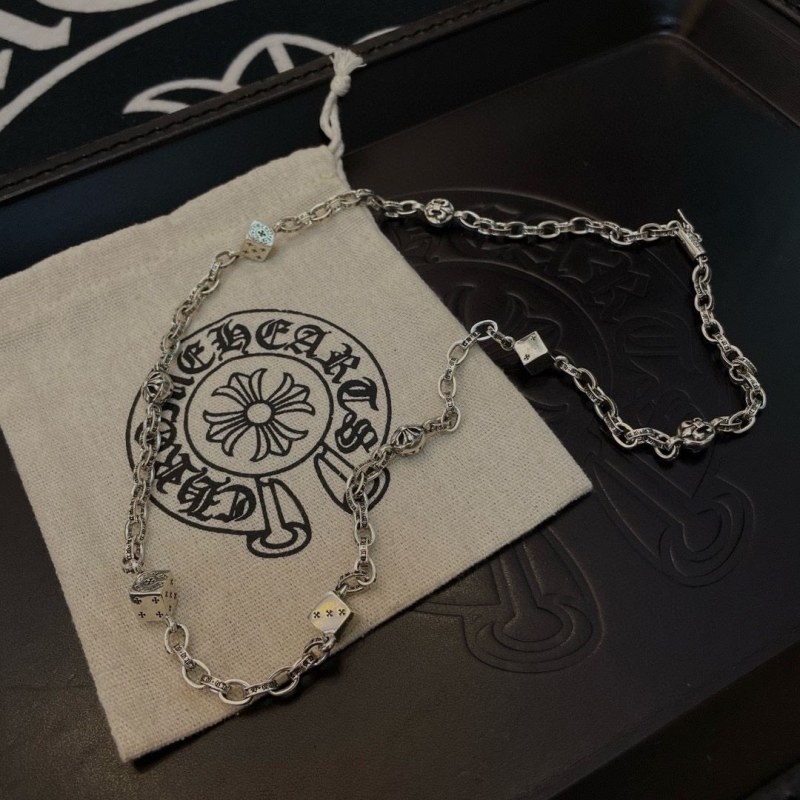 Ch*0me He**ts necklaces